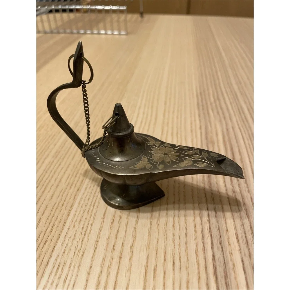 Vintage Magic Genie Miniature Brass Lamp 2-1/2